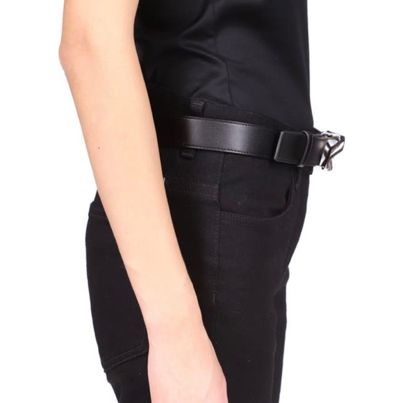 ✨ Givenchy G-Chain Buckle Belt – Made in Italy – With Box – Perfect Gift ✨ - Picture 4 of 11